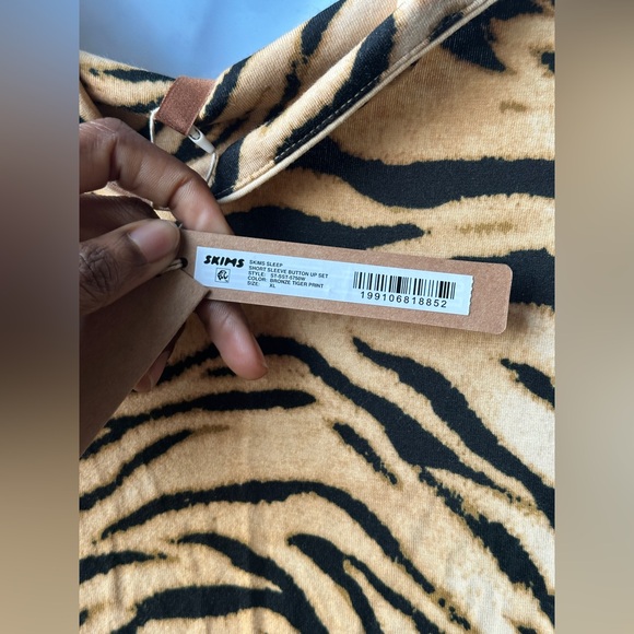 SKIMS Bronze Tiger Print Short Sleeve Pajama Set, Size XL (NWT) - Picture 8 of 9